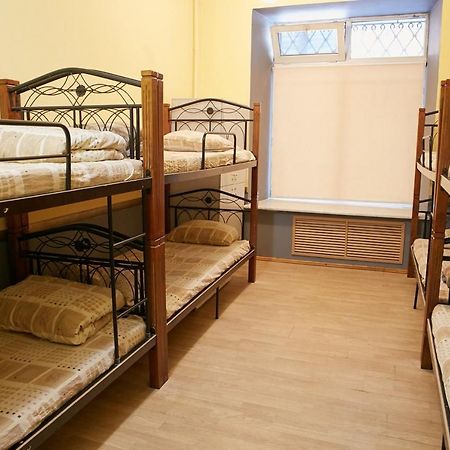 Night & Day Hostel Kiev Bagian luar foto