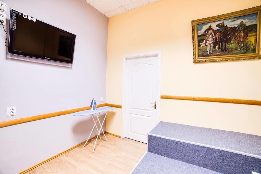 Night & Day Hostel Kiev Bagian luar foto