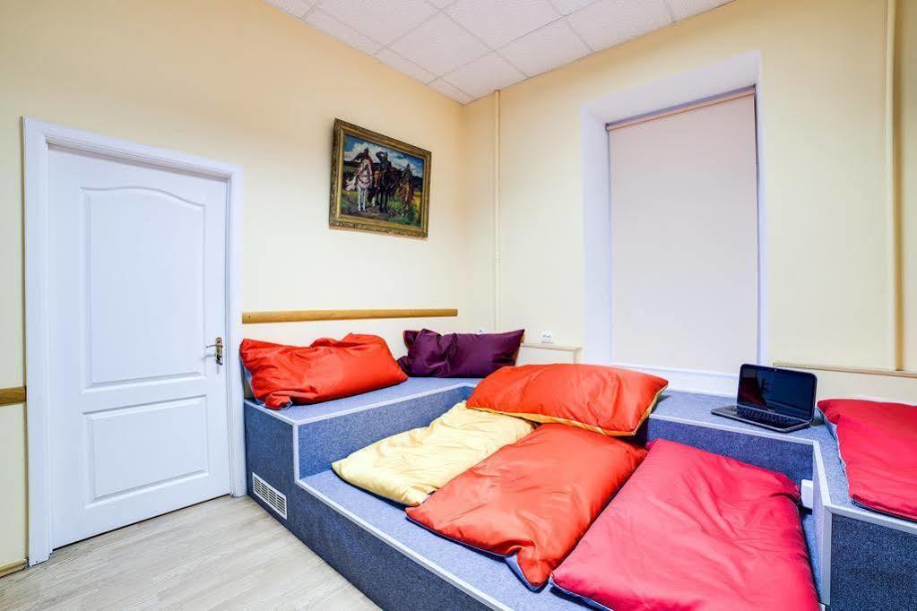 Night & Day Hostel Kiev Bagian luar foto