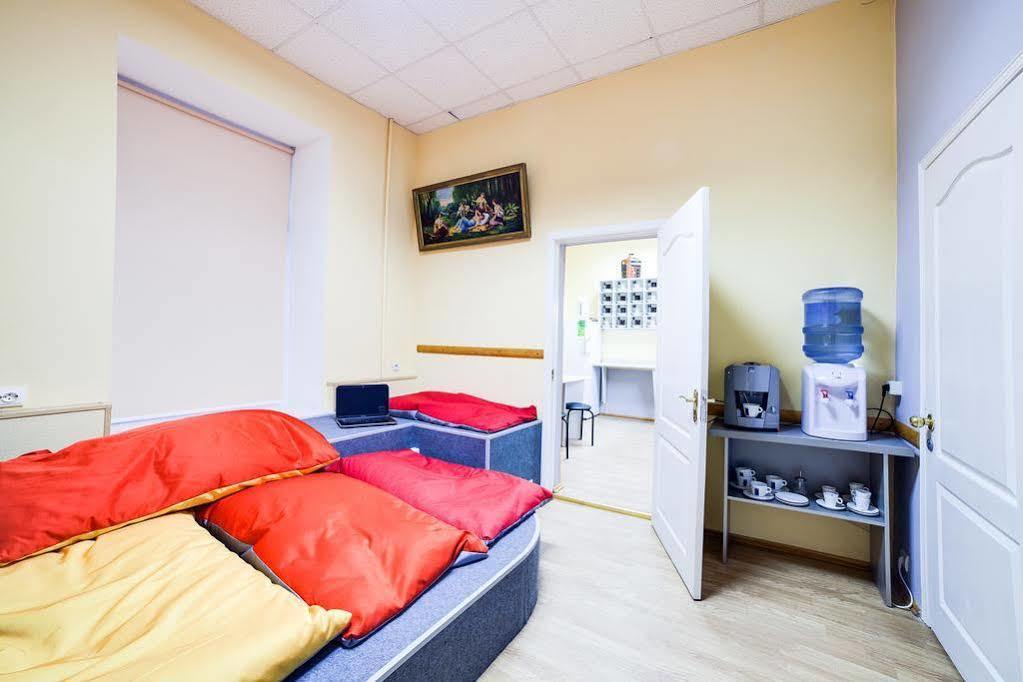 Night & Day Hostel Kiev Bagian luar foto
