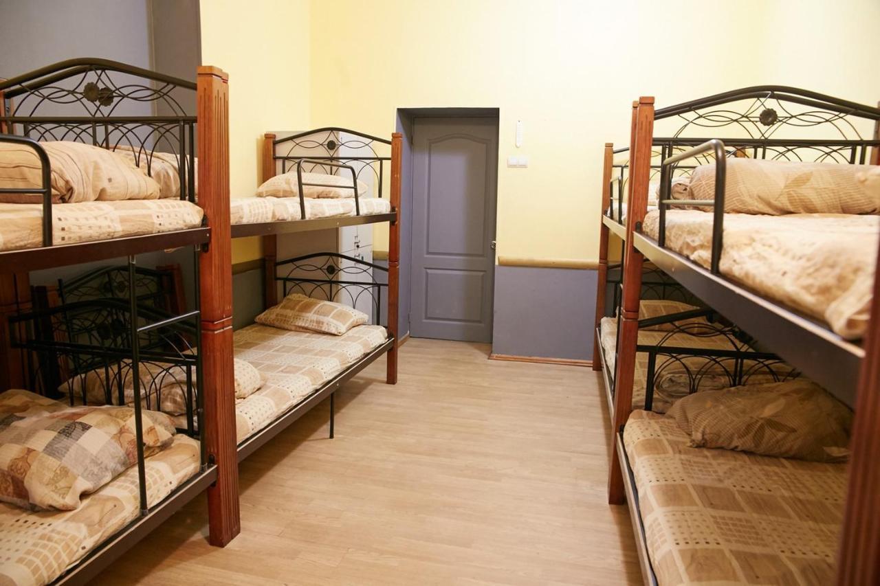 Night & Day Hostel Kiev Bagian luar foto